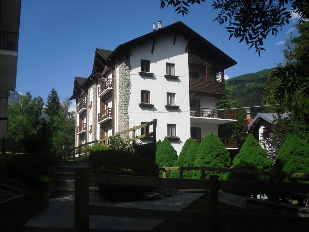 Pensione Bianca Bardonecchia Luaran gambar
